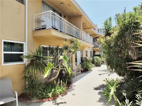 Exterior - 1724 E 1st St #9, Long Beach, CA 90802 photo 3 of 7