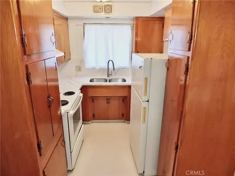 Kitchen - 1724 E 1st St #9, Long Beach, CA 90802 photo 4 of 4