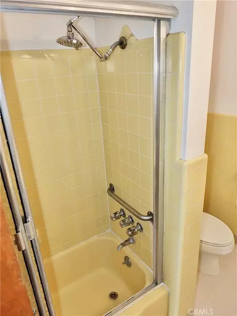 Bath - 1724 E 1st St #9, Long Beach, CA 90802 photo 3 of 4