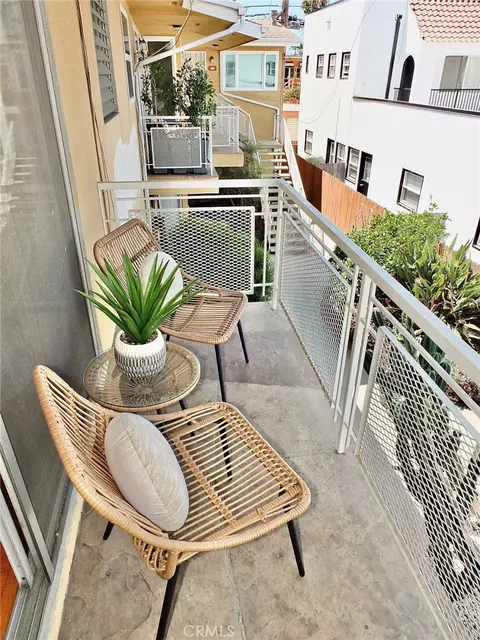 Exterior - 1724 E 1st St #9, Long Beach, CA 90802 photo 5 of 7