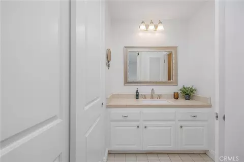 Bath - 2 Keel Ct, Long Beach, CA 90803 photo 2 of 4