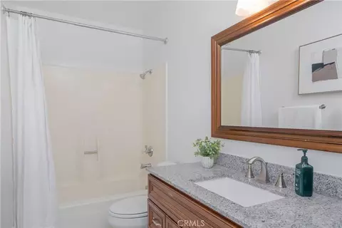 Bath - 2 Keel Ct, Long Beach, CA 90803 photo 1 of 4
