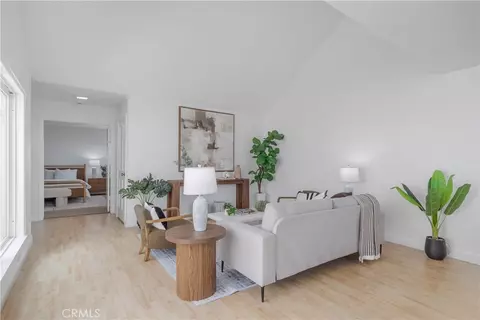 Living - 2 Keel Ct, Long Beach, CA 90803 photo 2 of 4