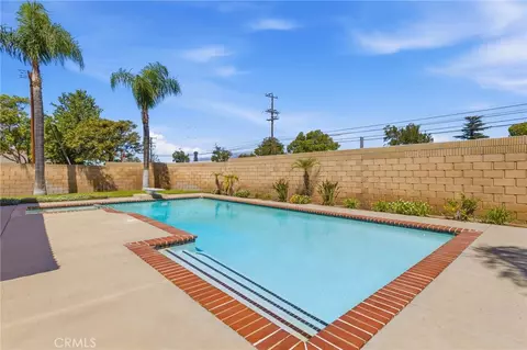 Exterior - 1090 W Huff St, Rialto, CA 92376 photo 2 of 2