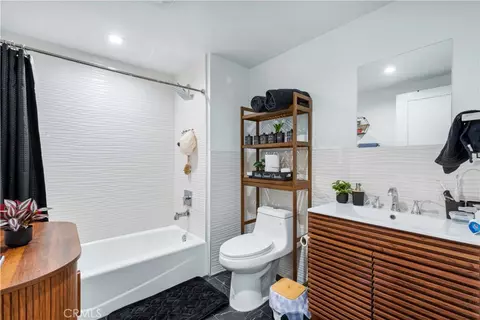 Bath - 473 E 55th St, Long Beach, CA 90805 photo 2 of 3
