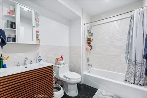 Bath - 473 E 55th St, Long Beach, CA 90805 photo 3 of 3