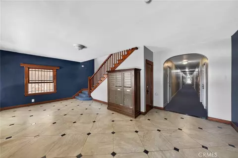 Entry Way - 635 Elm Ave #4, Long Beach, CA 90802 photo 1 of 3
