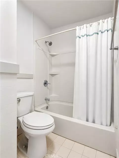 Bath - 635 Elm Ave #4, Long Beach, CA 90802 photo 1 of 1