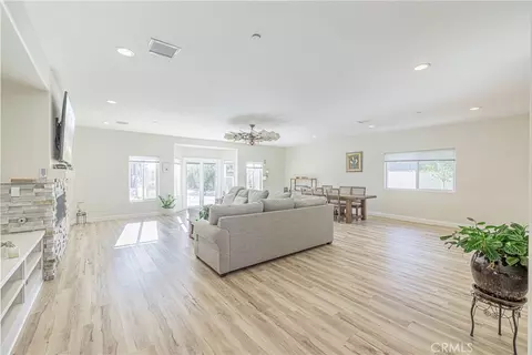 Living - 42620 25th W, Lancaster, CA 93536 photo 1 of 2