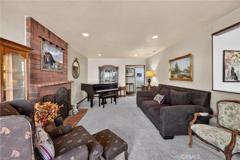 Living - 9624 Rufus, Whittier, CA 90604 photo 2 of 6