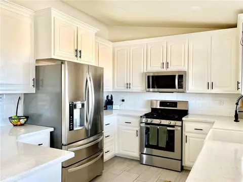 Kitchen - 72972 Two Mile Rd, Twentynine Palms, CA 92277 photo 2 of 2