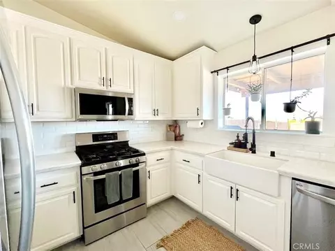 Kitchen - 72972 Two Mile Rd, Twentynine Palms, CA 92277 photo 1 of 2