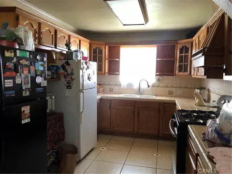 Kitchen - 1234 E Oak St, Anaheim, CA 92805 photo 1 of 2