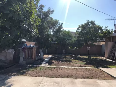 Exterior - 1234 E Oak St, Anaheim, CA 92805 photo 5 of 7