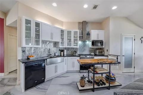 Kitchen - 18166 Bangor, Hesperia, CA 92345 photo 3 of 7