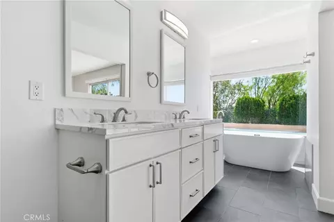 Bath - 2482 Steven Dr, Corona, CA 92879 photo 3 of 6