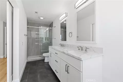 Bath - 2482 Steven Dr, Corona, CA 92879 photo 2 of 6