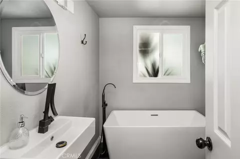 Bath - 1334 E Collins, Orange, CA 92867 photo 1 of 6