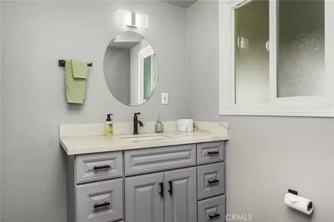 Bath - 1334 E Collins, Orange, CA 92867 photo 4 of 6