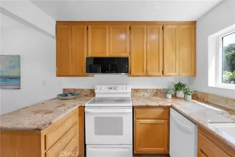 Kitchen - 5140 E Atherton St #13, Long Beach, CA 90815 photo 2 of 5
