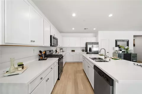 Kitchen - 786 Green Ct, Perris, CA 92571 photo 3 of 3
