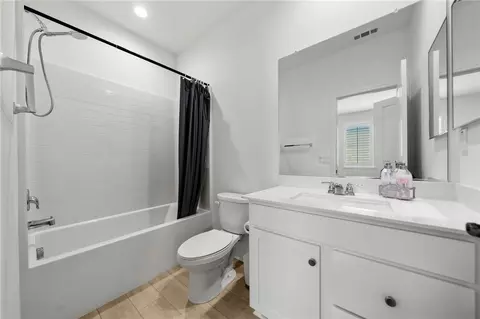 Bath - 786 Green Ct, Perris, CA 92571 photo 3 of 4