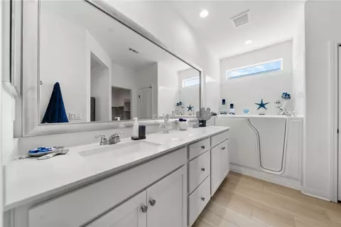 Bath - 786 Green Ct, Perris, CA 92571 photo 1 of 4