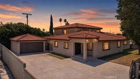 1042 W Mcfadden Ave, Santa Ana, CA 92707
