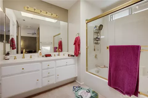 Bath - 7470 Harvard Ct, Fontana, CA 92336 photo 2 of 3