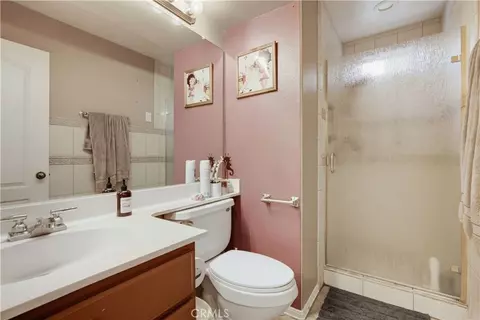 Bath - 7470 Harvard Ct, Fontana, CA 92336 photo 1 of 3