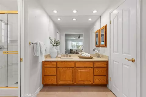 Bath - 4341 Dogwood Ave, Seal Beach, CA 90740 photo 3 of 3