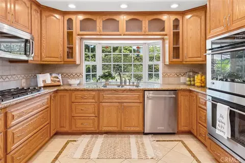 Kitchen - 4341 Dogwood Ave, Seal Beach, CA 90740 photo 2 of 4