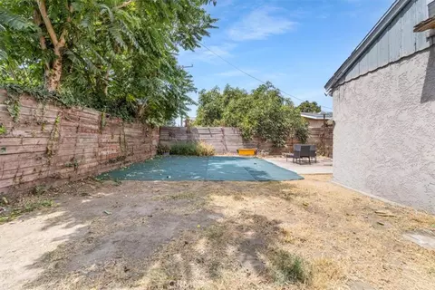 Exterior - 322 W School St, Compton, CA 90220 photo 8 of 11
