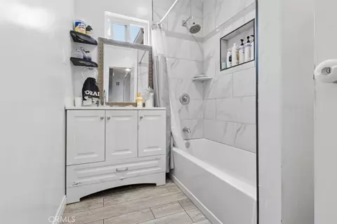 Bath - 322 W School St, Compton, CA 90220 photo 2 of 3