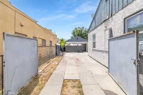 Exterior - 322 W School St, Compton, CA 90220 photo 1 of 11