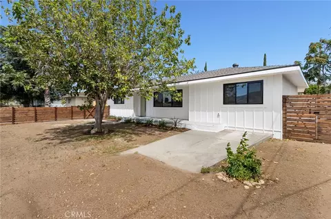 Exterior - 735 E Wilson St, Banning, CA 92220 photo 2 of 9