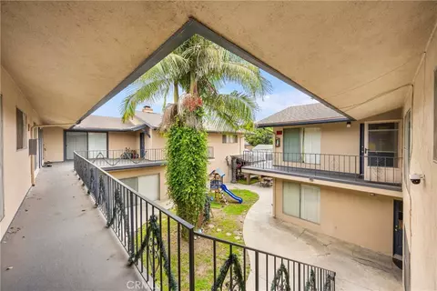 Exterior - 1005 E Harding St, Long Beach, CA 90805 photo 3 of 6