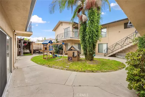 Exterior - 1005 E Harding St, Long Beach, CA 90805 photo 4 of 6