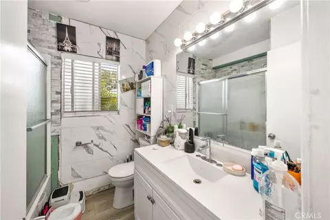 Bath - 1005 E Harding St, Long Beach, CA 90805 photo 1 of 1