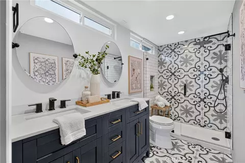 Bath - 4023 E Ransom St, Long Beach, CA 90804 photo 1 of 5