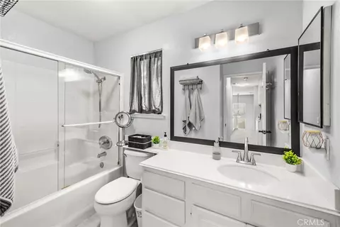 Bath - 1808 E Taft Ln, Placentia, CA 92870 photo 2 of 4
