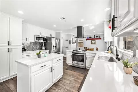 Kitchen - 1808 E Taft Ln, Placentia, CA 92870 photo 4 of 7