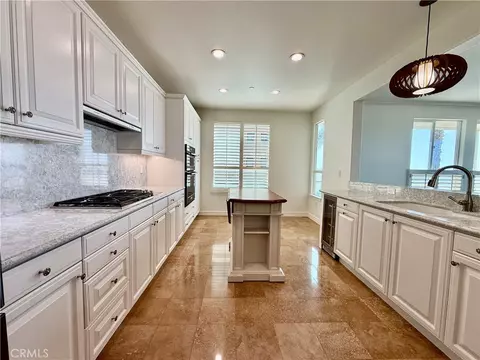 Kitchen - 1000 E Ocean Blvd, Long Beach, CA 90802 photo 6 of 8