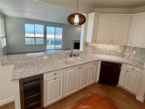 Kitchen - 1000 E Ocean Blvd, Long Beach, CA 90802 photo 4 of 8