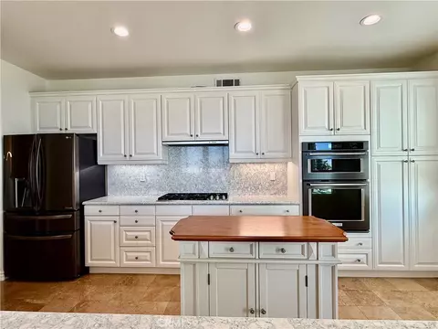 Kitchen - 1000 E Ocean Blvd, Long Beach, CA 90802 photo 2 of 8