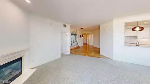 Living - 1000 E Ocean Blvd, Long Beach, CA 90802 photo 3 of 4