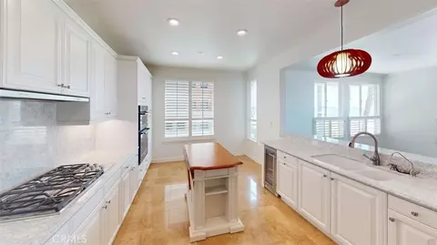 Kitchen - 1000 E Ocean Blvd, Long Beach, CA 90802 photo 8 of 8
