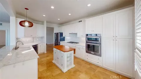Kitchen - 1000 E Ocean Blvd, Long Beach, CA 90802 photo 7 of 8