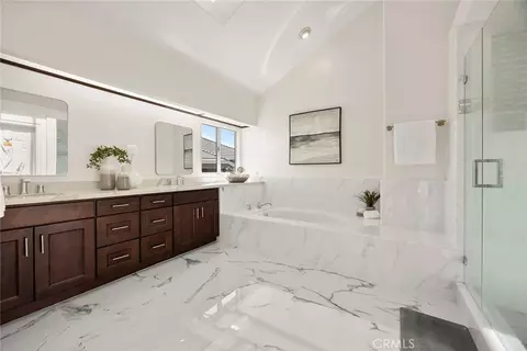 Bath - 2601 N Rosemere, Orange, CA 92867 photo 3 of 6