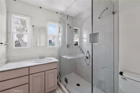 Bath - 2201 E Glenoaks, Glendale, CA 91206 photo 3 of 5